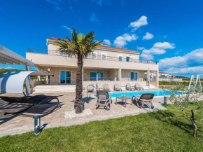 Lovely Villa in Debeljak with Heated Private Pool